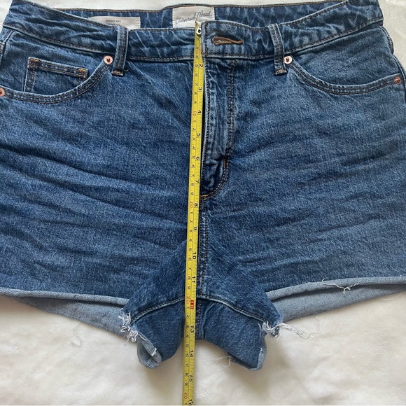 Universal Thread Size 10 Jean Shorts - Picture 13 of 14